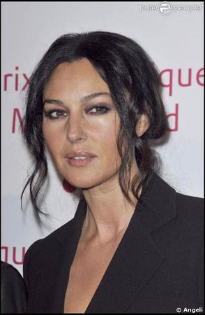 163562_monica_bellucci_au_gala_du_prix_637x0_2