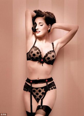 Dita_Von_Teese_Wonderbra_3