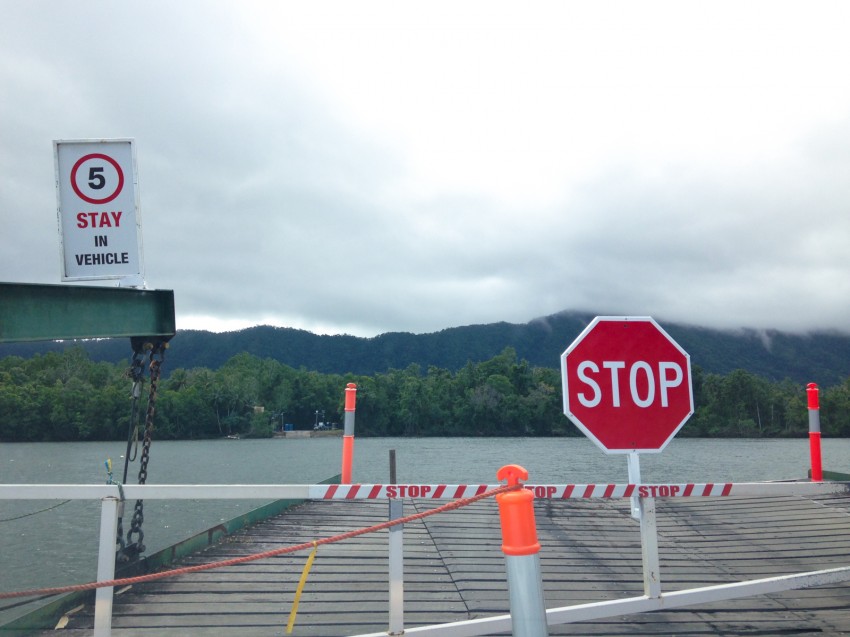 australie-queensland- daintree-cable-ferry-1
