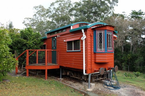 australie-queensland-glass-house-mountains-ecolodge-queenslander-train-carriage