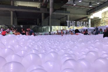 the-beach-ball-pit-snarkitecture-sydney